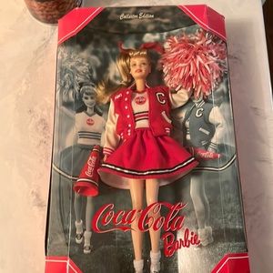 Collector edition  Coca Cola cheerleader Barbie Mattel. 28376
